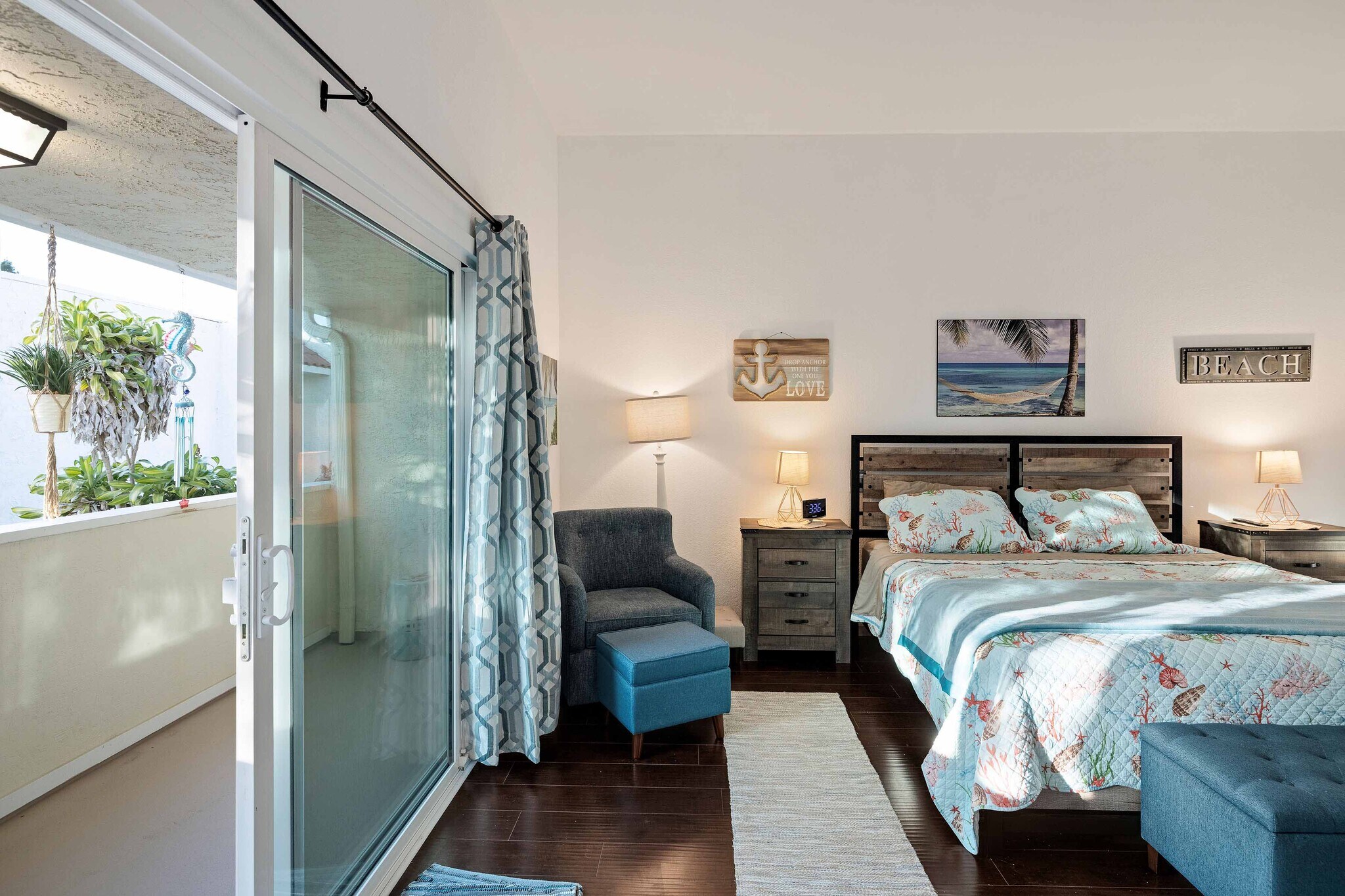 Building Photo - 255 Valley Dr