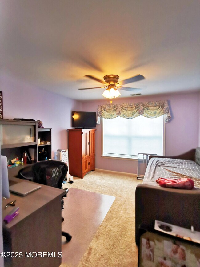 Building Photo - 1015 Wedgewood Cir