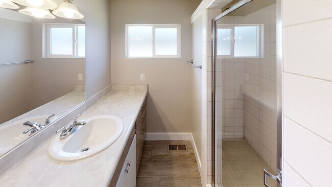 Building Photo - 6BD/2.5BA, Amazing Yard! (Lease out, pending signatures. Check back in a few days!)