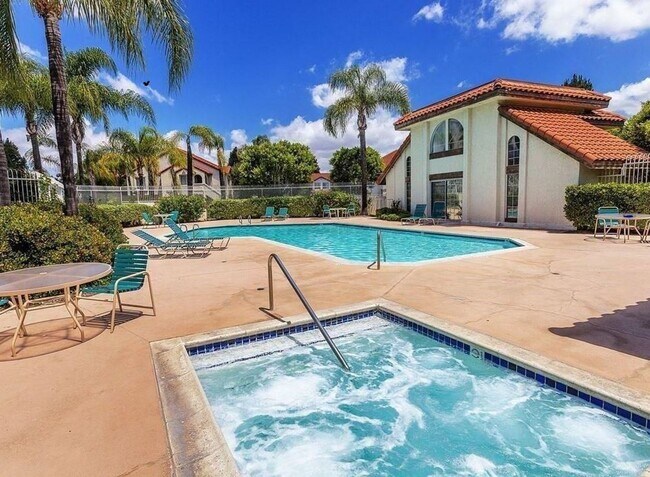 Building Photo - PRICE REDUCED!  Remodeled Ground Level Condo in MV!