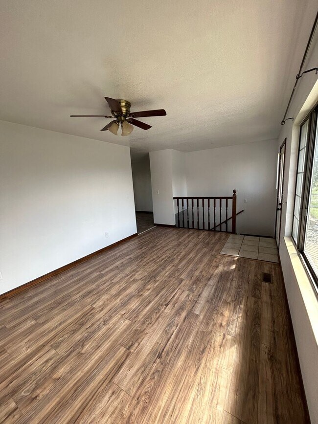 Building Photo - 3 bedroom 1 bath home in south Spanish Fork