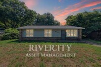 Building Photo - A Must See/ High Vaulted ceiling's & Section 8 Welcome!!!