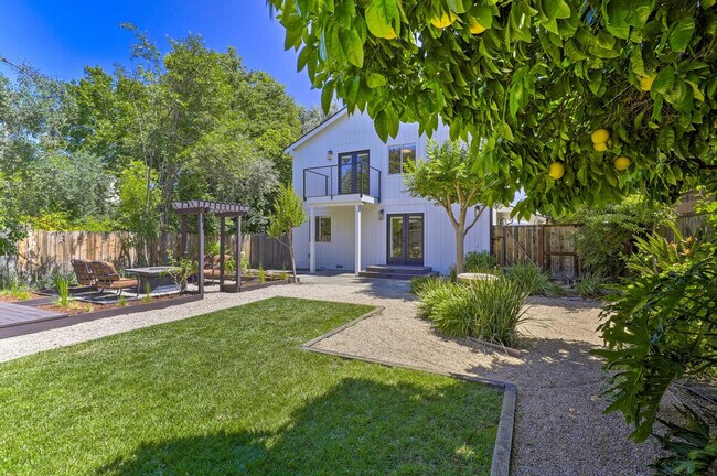 Building Photo - 1155 Grape Ln