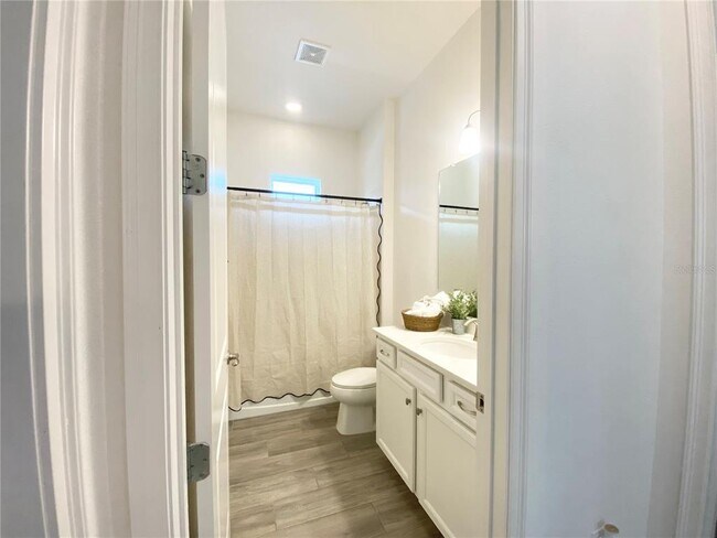 Building Photo - 724 Winterside Dr