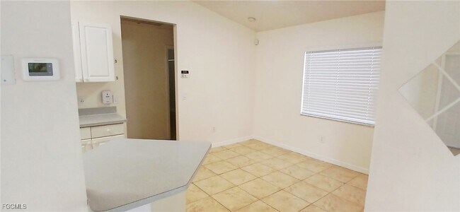 Building Photo - 411 NE Juanita Pl