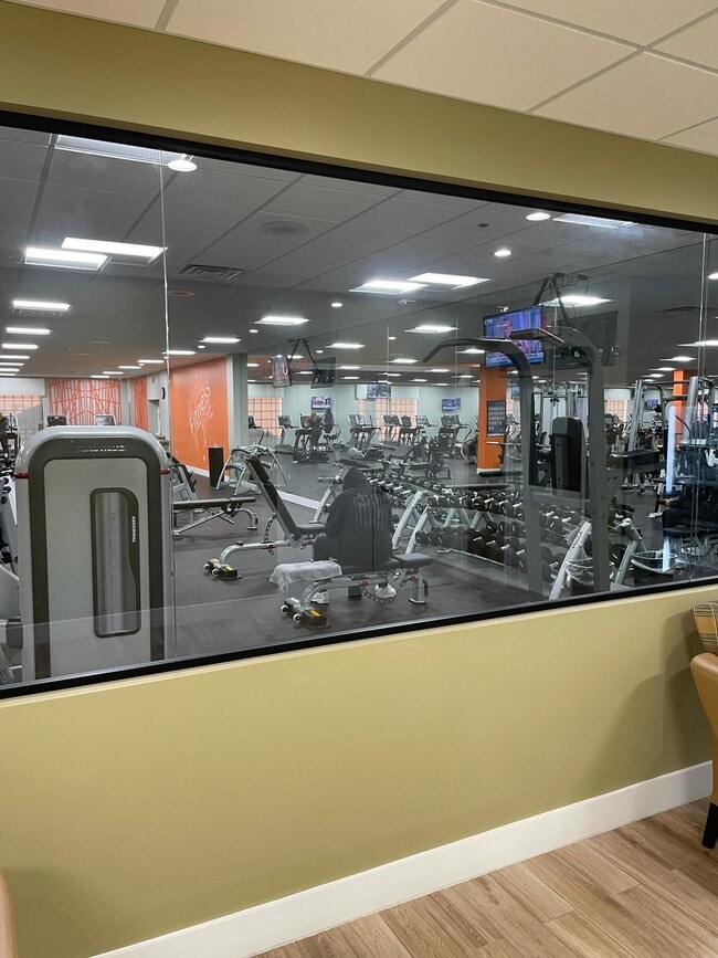 Building Photo - 2052 Cornwall C