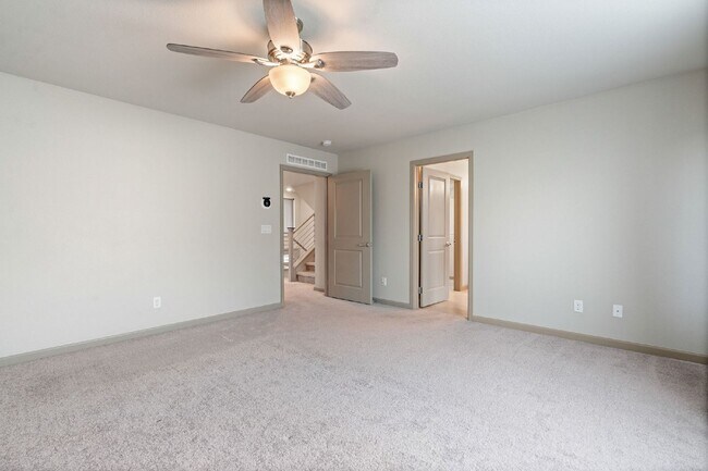 Building Photo - stunning 3-bedroom, 2.5-bathroom Tri Level Home