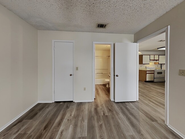 Building Photo - 623 Dory Ln