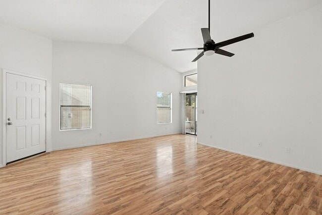 Building Photo - Great single family home!