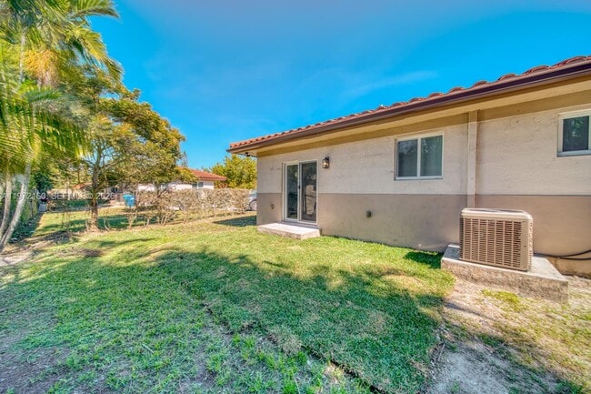 Building Photo - 14710 NE 7th Ct