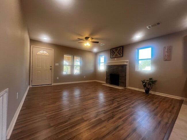 Building Photo - 300 Gardner St