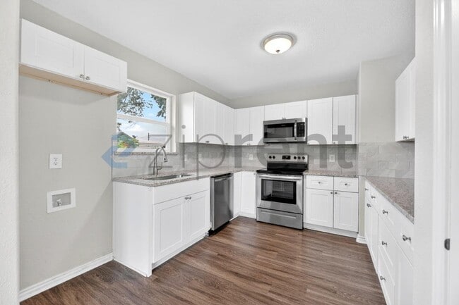 Building Photo - Unit
