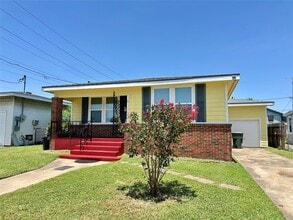 Building Photo - 5222 Avenue O