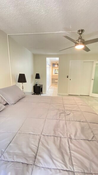 Primary Bedroom - 501 Hahaione St