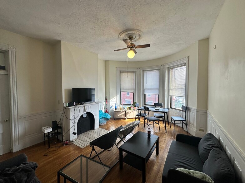 Building Photo - 1451 Tremont St