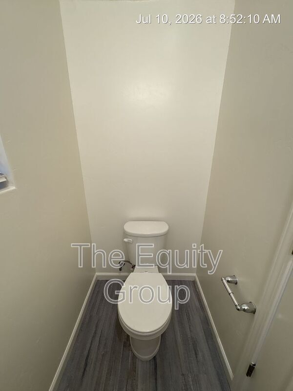 Building Photo - 725 S Pinkham St