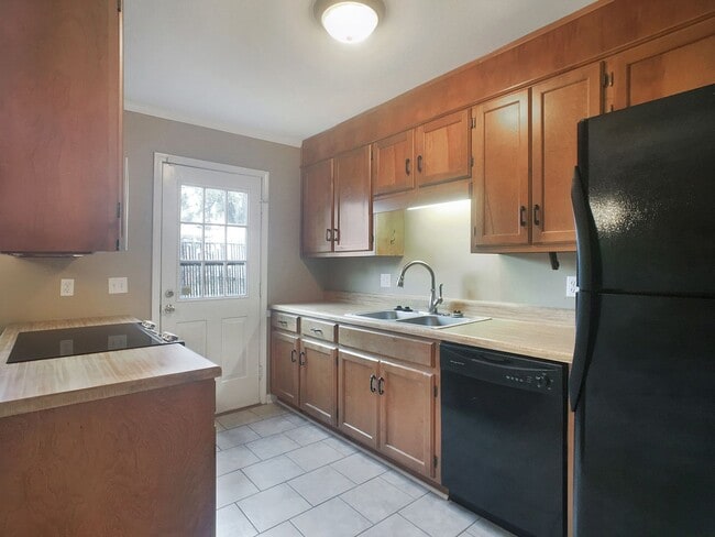 Building Photo - 1605 Hackberry Ln
