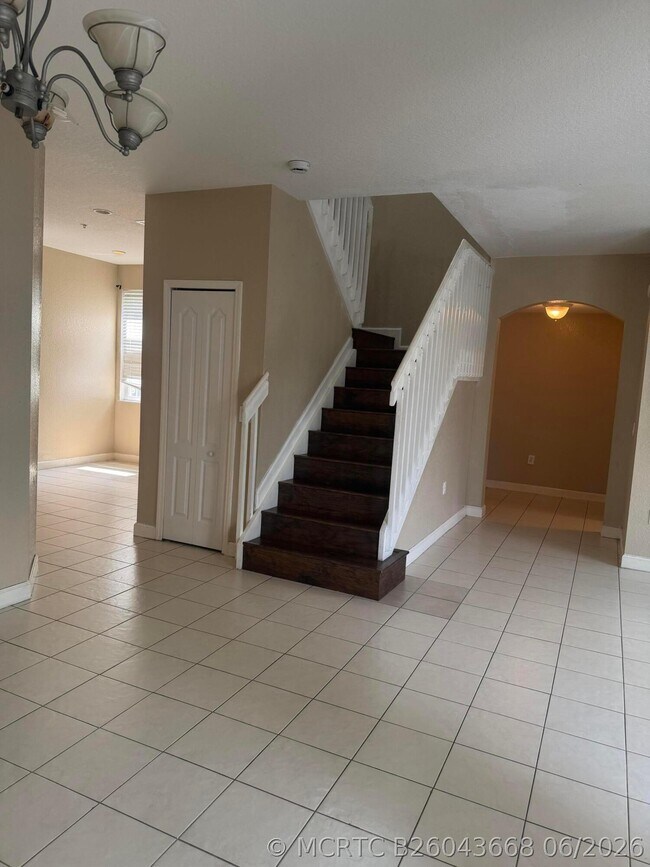 Building Photo - 1121 Shoma Dr
