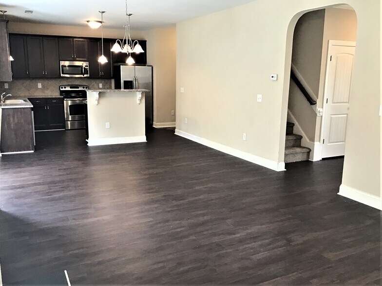 Building Photo - 617 Monterey Pine Dr