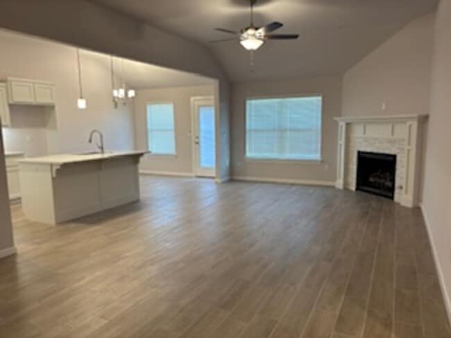 Building Photo - Beautiful New Home!