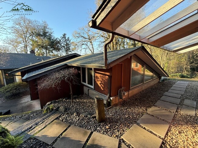 Building Photo - 1808 E 28th Ave