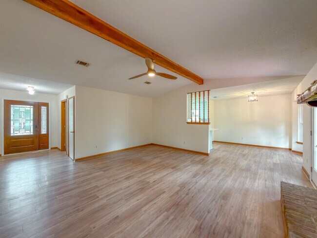 Building Photo - 776 Lupine Ln