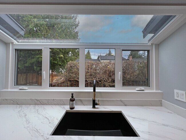 Building Photo - Gorgeous 3 Bedroom 2 Bath Home in Desirable Fairwood, Renton