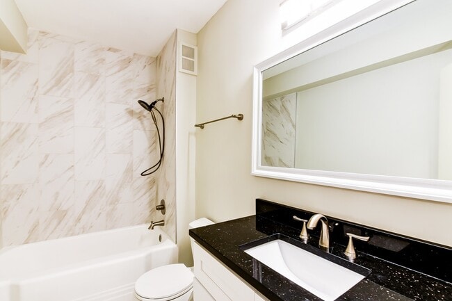 Building Photo - Spacious 2 Bedroom, 2 bath condo. Enjoy be...