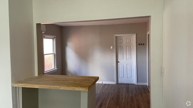 Building Photo - 143 W Balview Ave