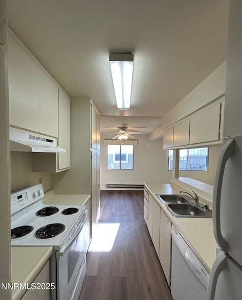 Building Photo - 5020 Catalina Dr