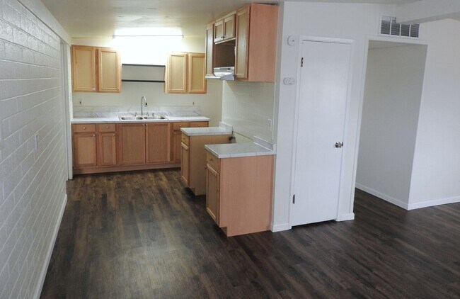 Building Photo - Beautifully Remodeled 3+1 Bungalow with Indoor-Outdoor Living