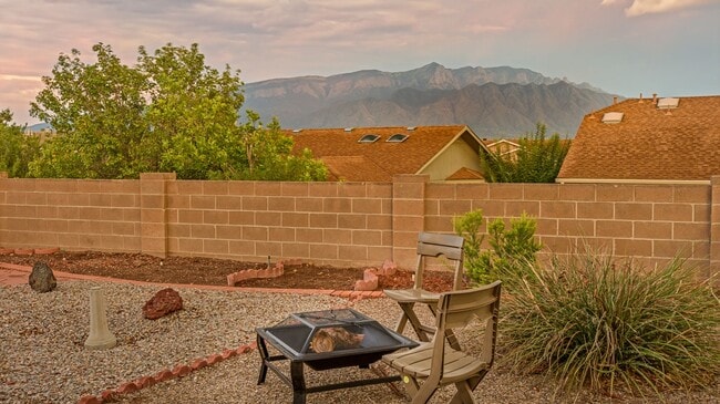 Building Photo - FULLY Furnished Rio Rancho Home, Utilities...