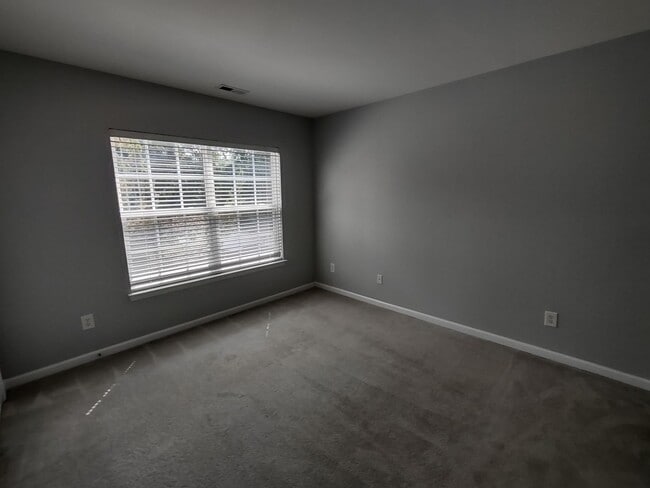 Building Photo - Cozy Townhome located in the popular Prosp...