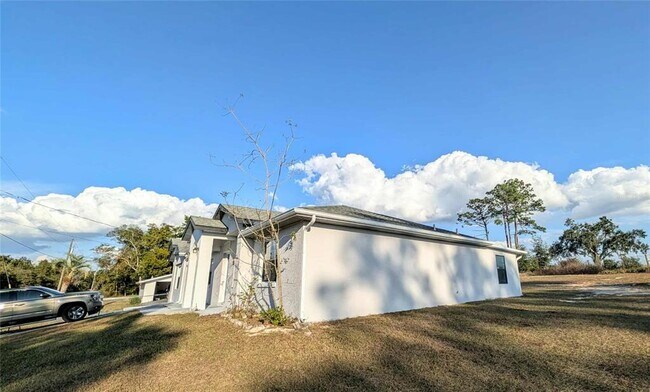 Building Photo - 1511 SW Shorewood Dr