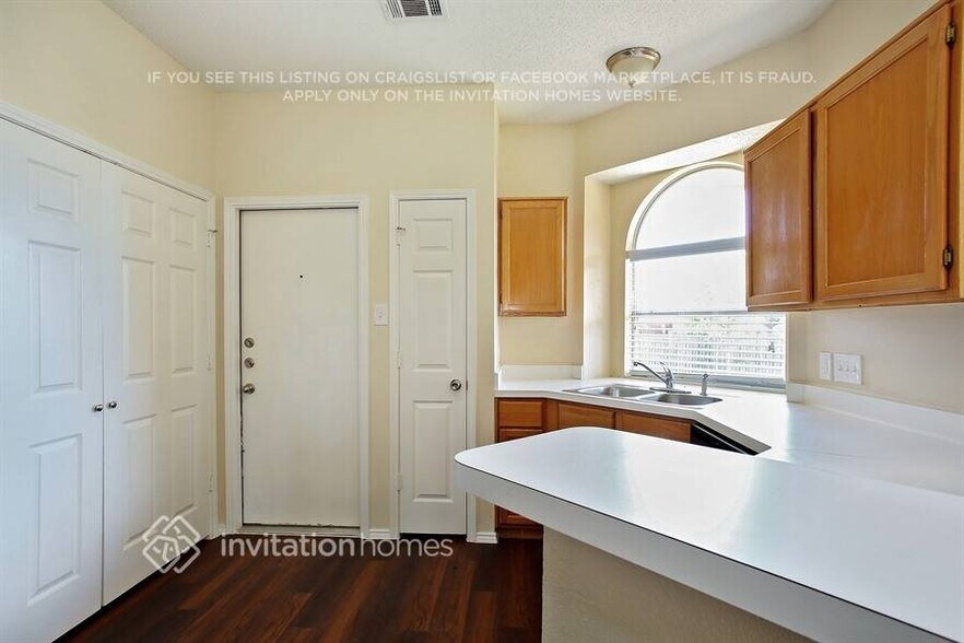 Building Photo - 2624 Bent Brook Dr