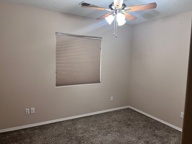 Building Photo - 2 Bedroom with major appliances, 2 car gar...