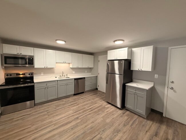 Building Photo - 95 Powers St