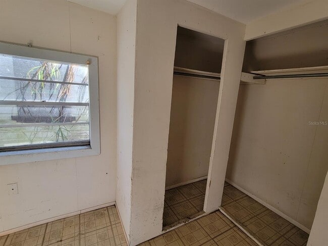 Primary Photo - 12325 Lakeshore Dr