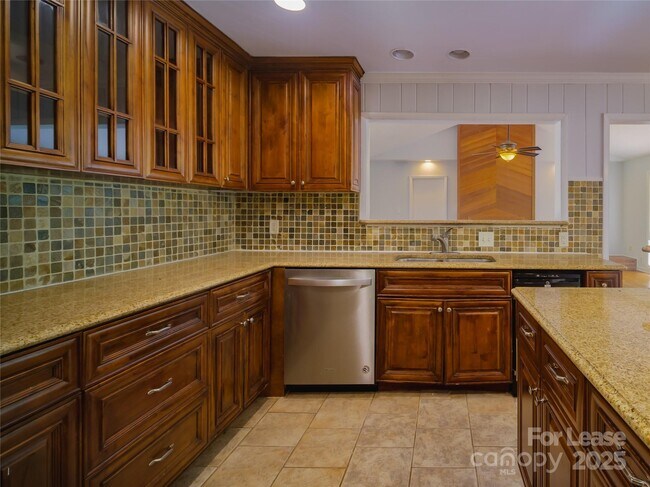 Building Photo - 1123 Lynbrook Dr