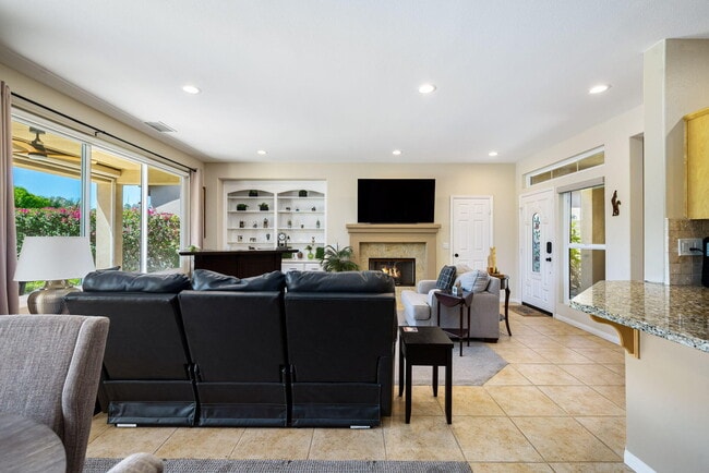 Building Photo - 60661 Juniper Ln
