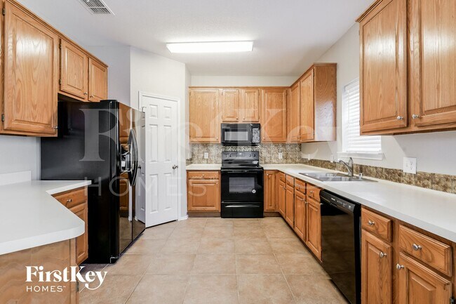 Building Photo - 1412 Pine Ridge Rd