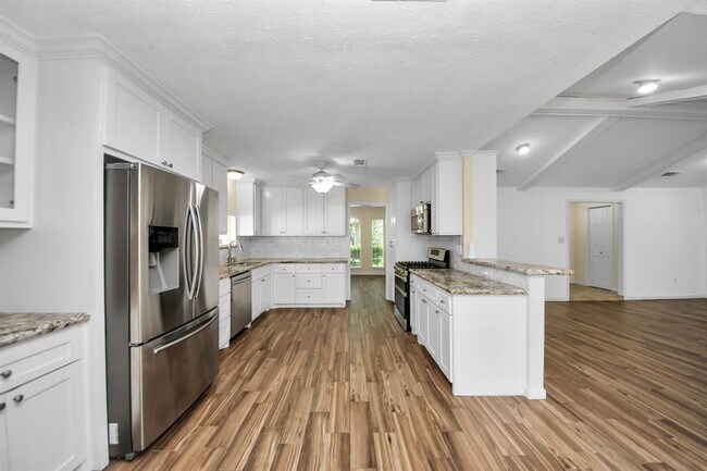 Building Photo - 5715 Braesvalley Dr