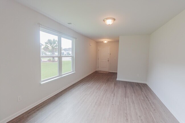 Building Photo - 591 Mossbank Loop