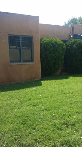 Building Photo - 401 Hermosa Dr NE