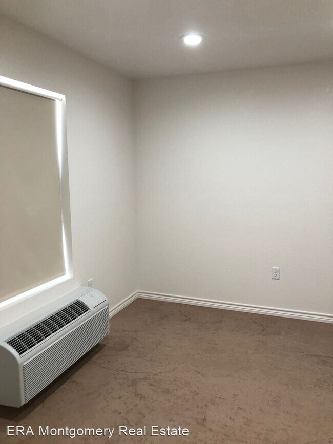 Building Photo - 701 North Lake