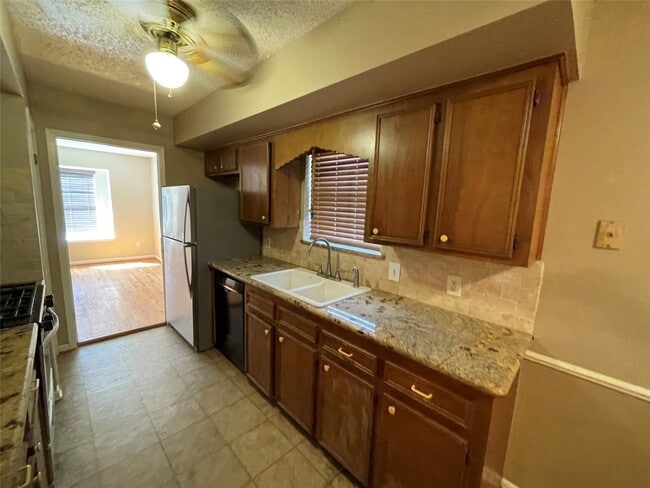 Building Photo - 181 Greenleaf Ln