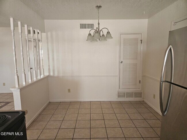 Building Photo - 6832 Escondido Dr
