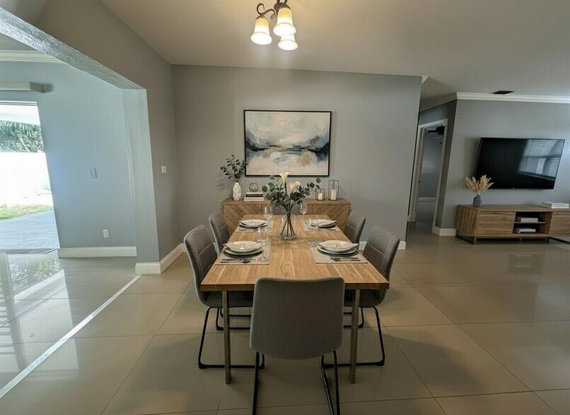 Primary Photo - 6881 SW 6th St