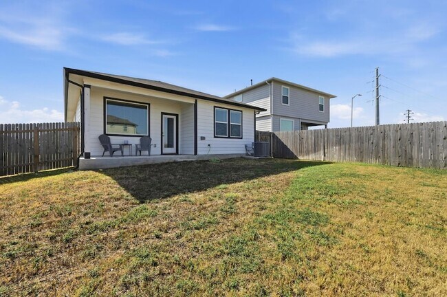 Building Photo - 526 Millbrook Blvd