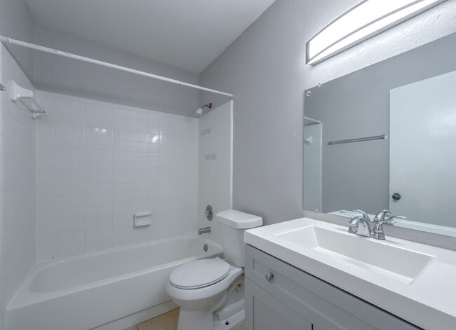 Building Photo - 2334 Sylvan Ct